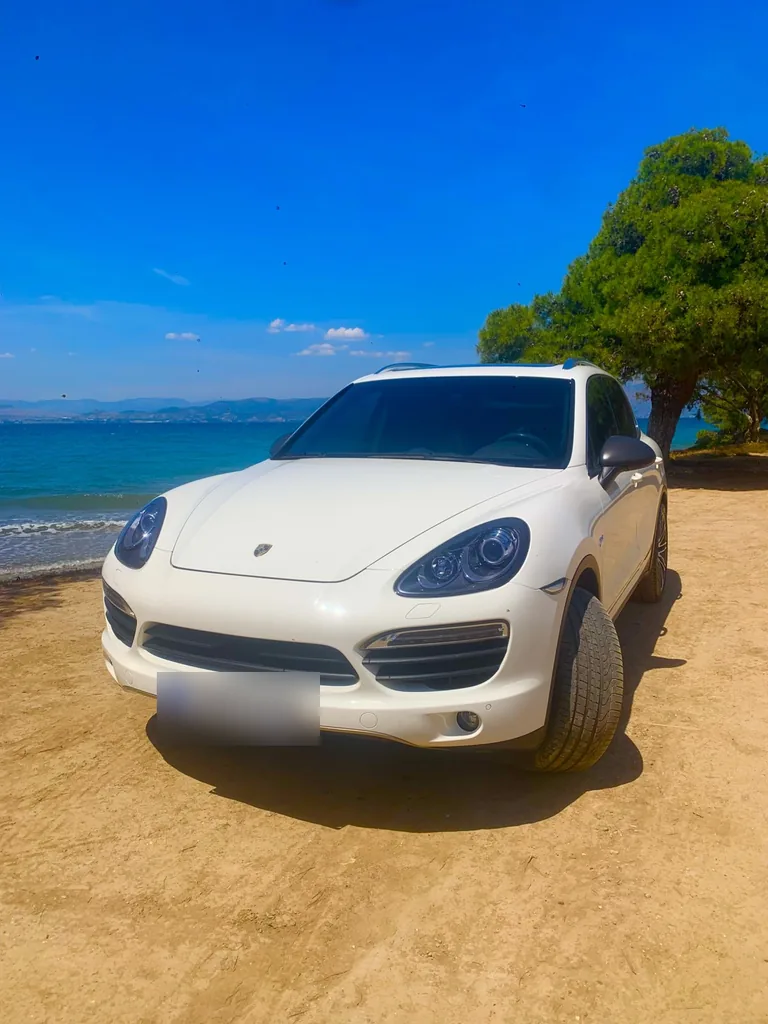 Λευκή Porsche Cayenne για εκδηλώσεις από τη Mustang Events